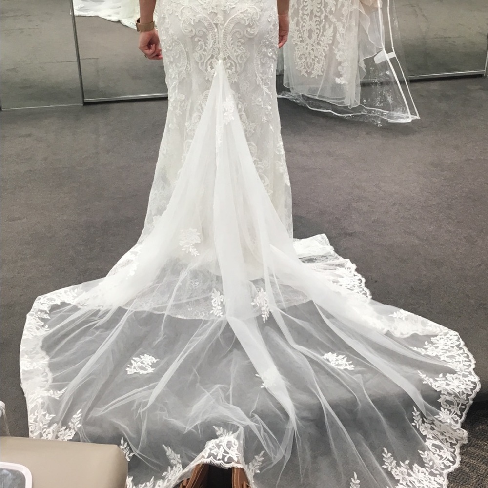 Wedding dress! - Picture 5 of 5